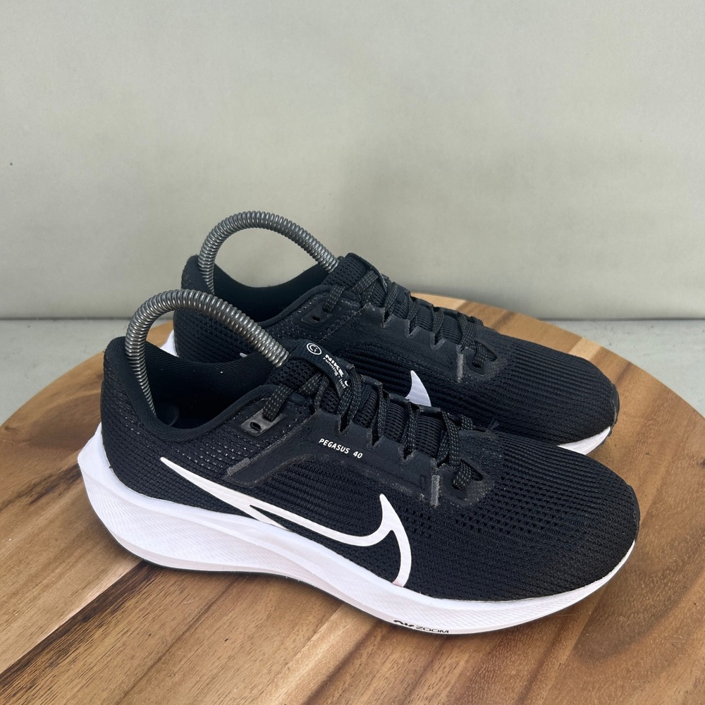 Nike Air Zoom Pegasus 40 Black White Running Shoes DV3854-001 Womens Size 7